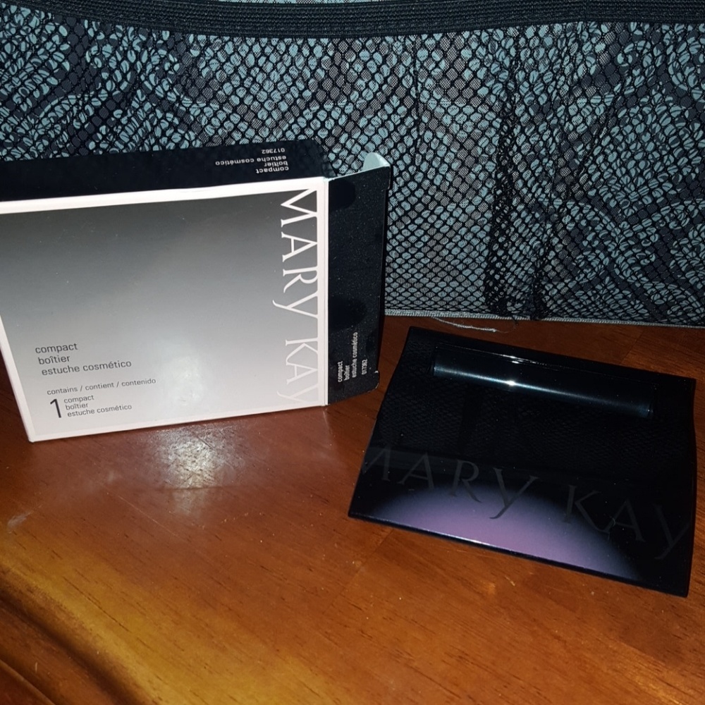 Mary Kay compact